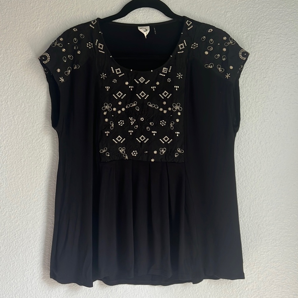 Anthropologie Akemi + Kin Gold Embroidered Tee Size Small